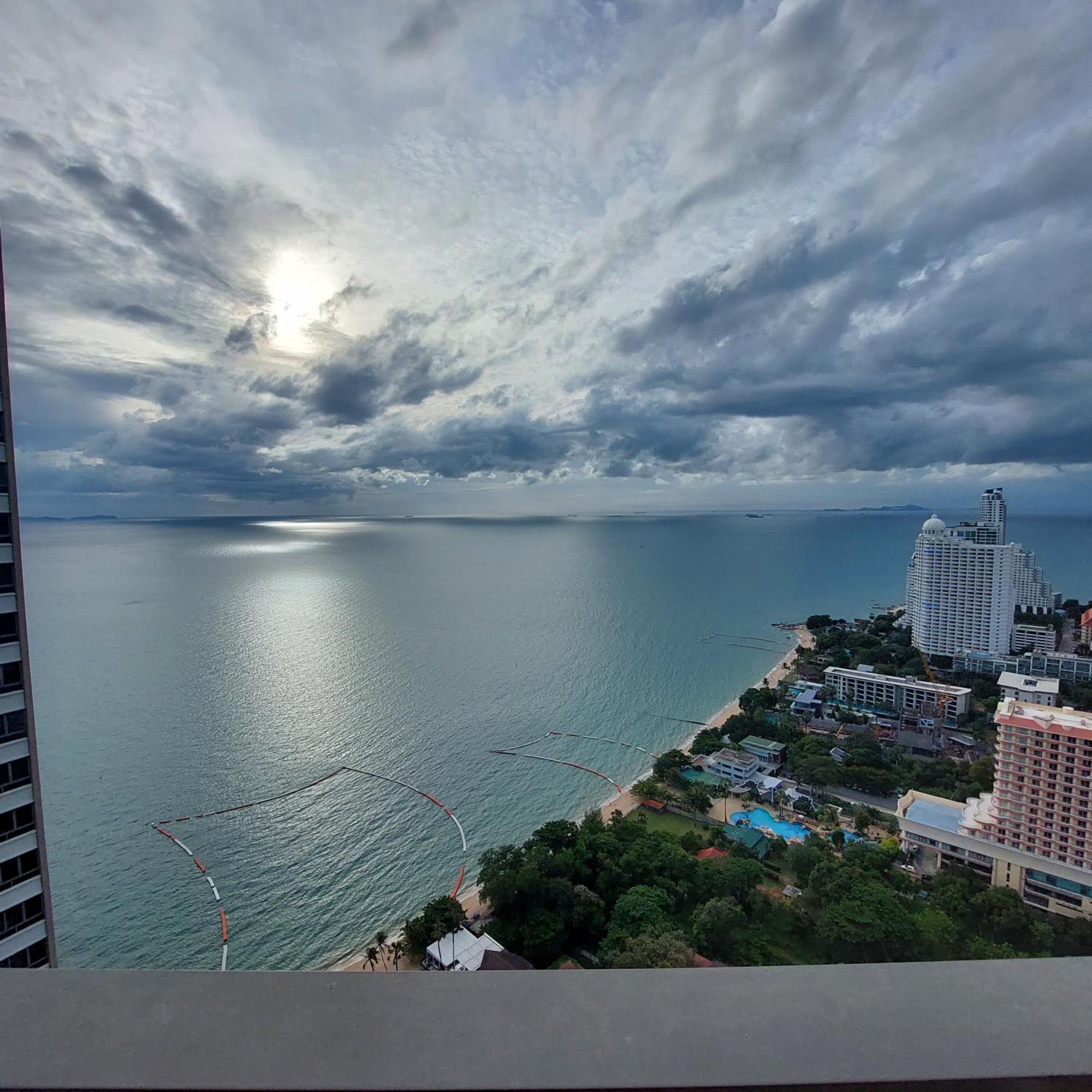 Sea View Apartment In Патая Екстериор снимка