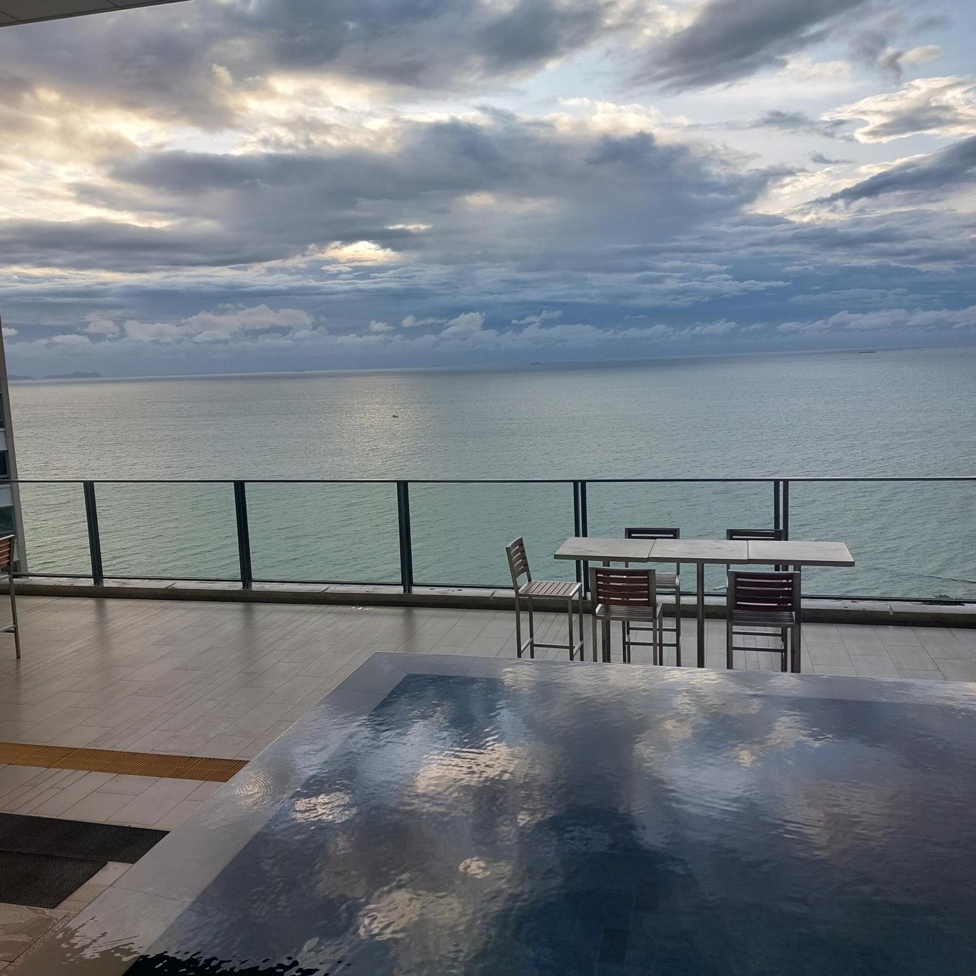 Sea View Apartment In Патая Екстериор снимка