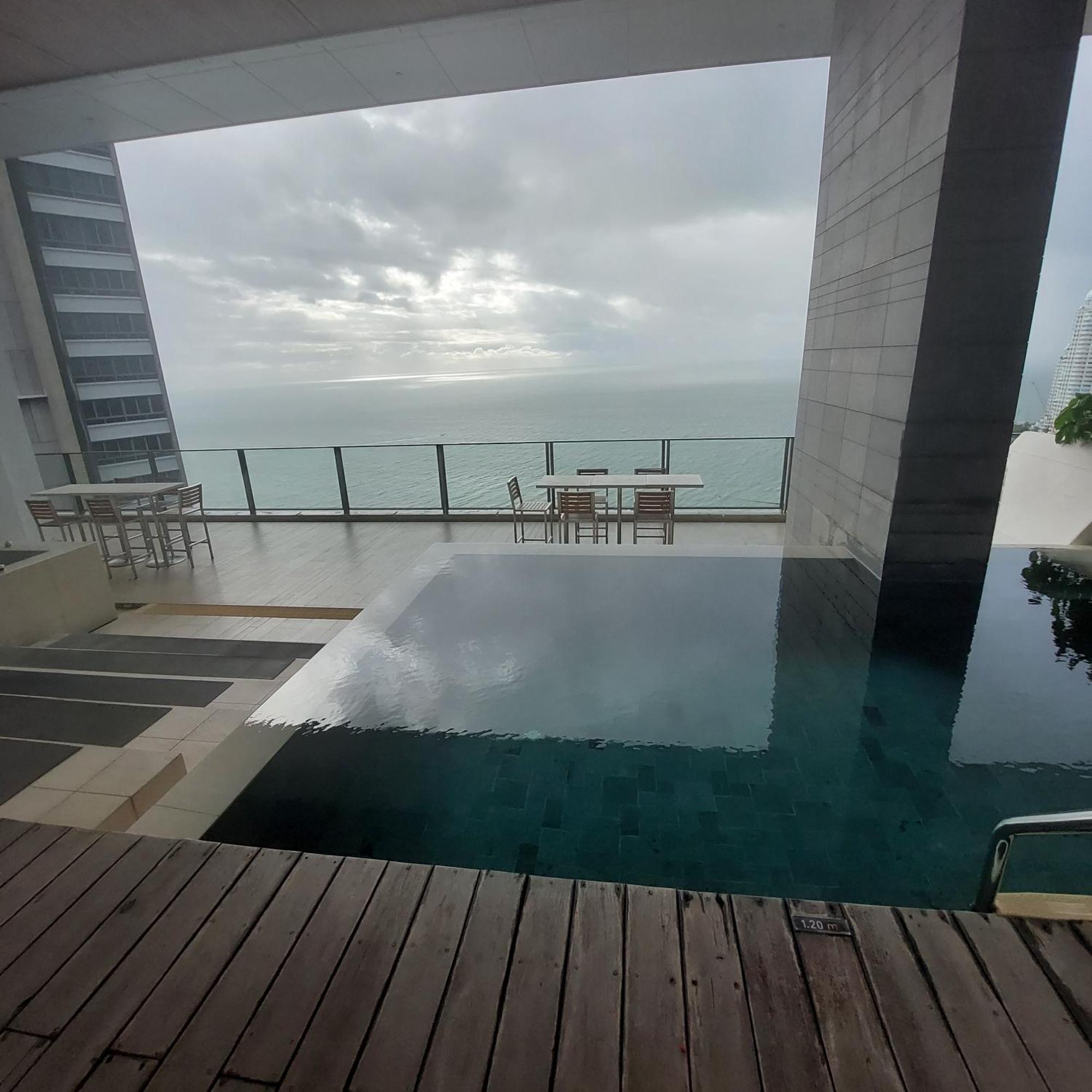 Sea View Apartment In Патая Екстериор снимка