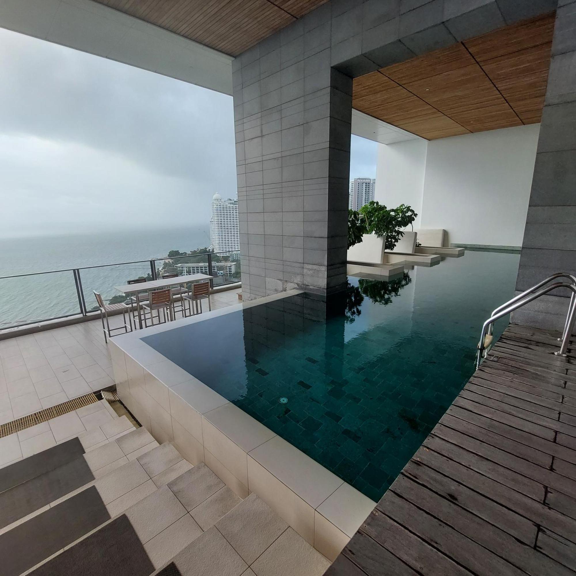 Sea View Apartment In Патая Екстериор снимка