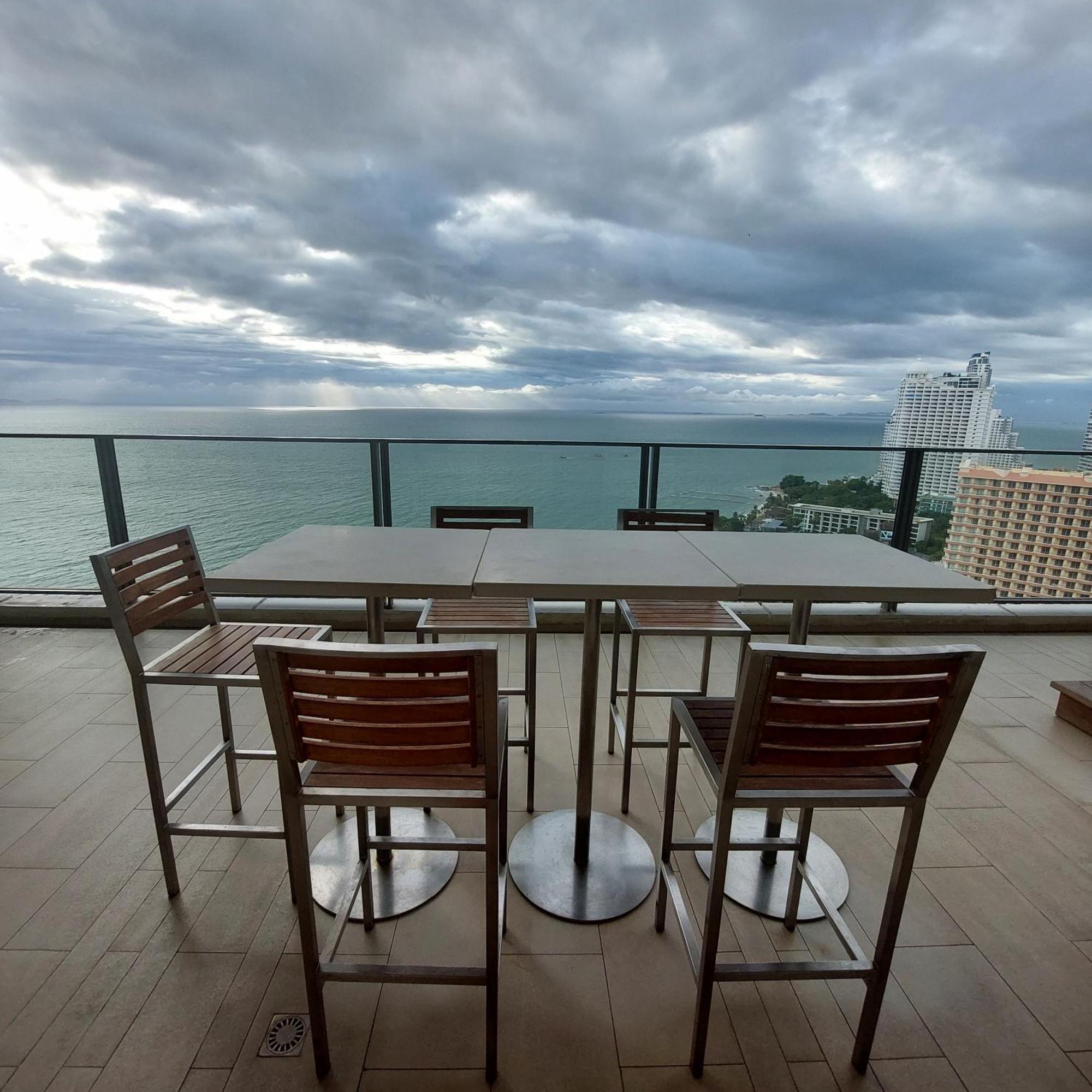 Sea View Apartment In Патая Екстериор снимка