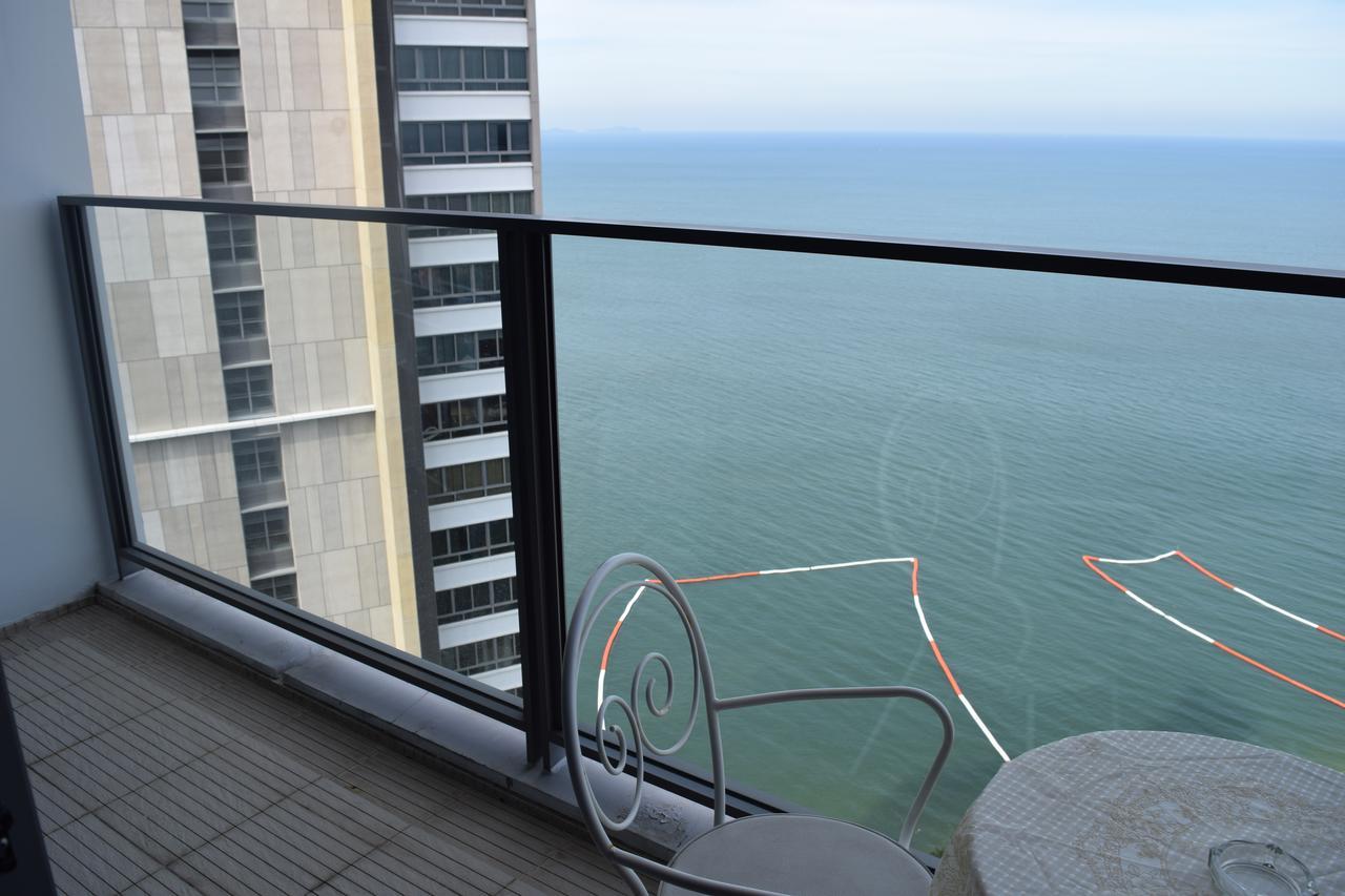 Sea View Apartment In Патая Екстериор снимка
